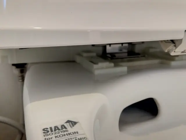 便器に付きやすい尿石や水垢は、ニオイのもととなります。スッキリ爽快なトイレに！サービスの画像