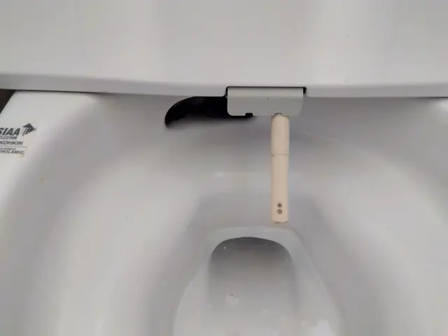 便器に付きやすい尿石や水垢は、ニオイのもととなります。スッキリ爽快なトイレに！サービスの画像