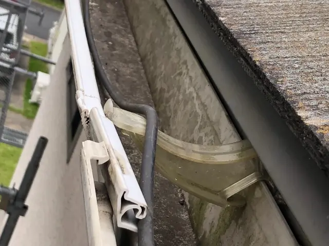 雨樋の修理・交換・清掃はお任せ下さい。自然災害調査士が対応サービスの画像