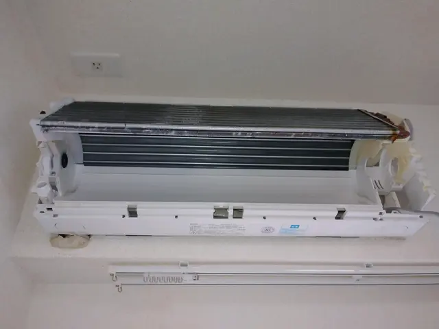 【室外機簡易洗浄込】徹底分解(写真参照)のため一日2台までの対応になります。サービスの画像