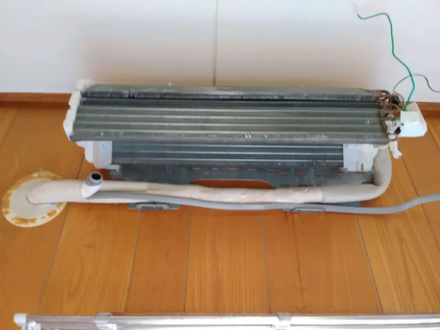 【室外機簡易洗浄込】徹底分解(写真参照)のため一日2台までの対応になります。サービスの画像