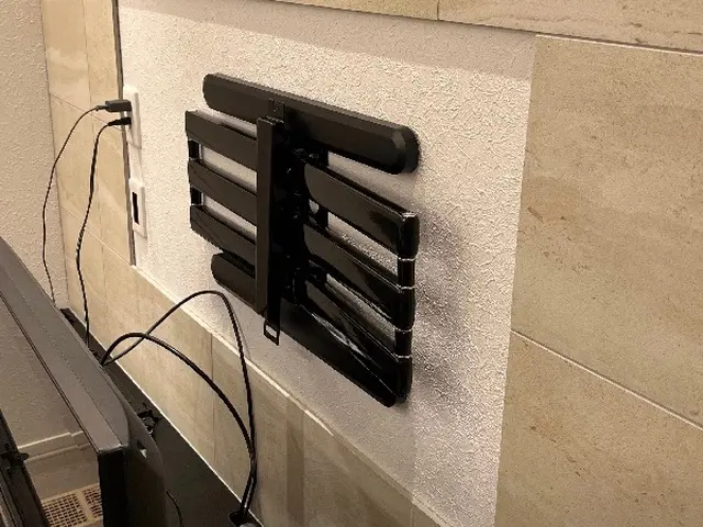 リビング床もスッキリ有効活用！壁掛けTV、その他付属品の取付もご相談ください。サービスの画像