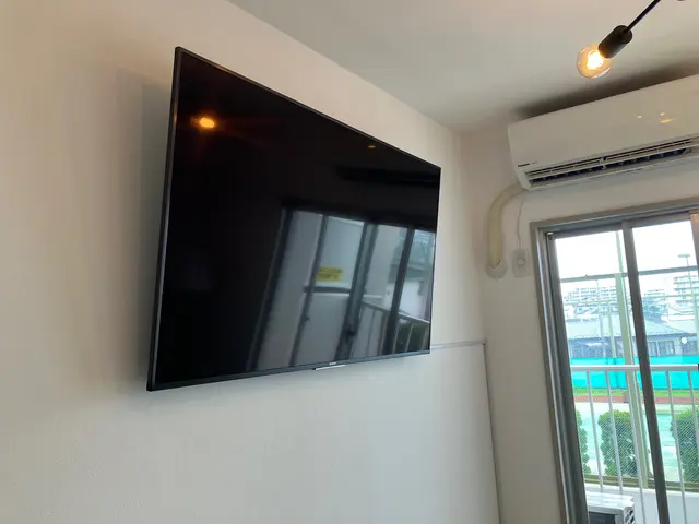 リビング床もスッキリ有効活用！壁掛けTV、その他付属品の取付もご相談ください。サービスの画像