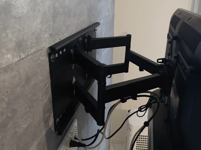 リビング床もスッキリ有効活用！壁掛けTV、その他付属品の取付もご相談ください。サービスの画像