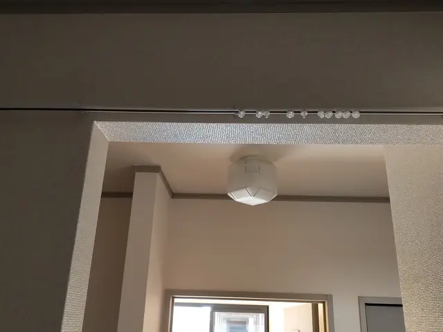 壁付け、天付け、レールカットも可能です！サービスの画像