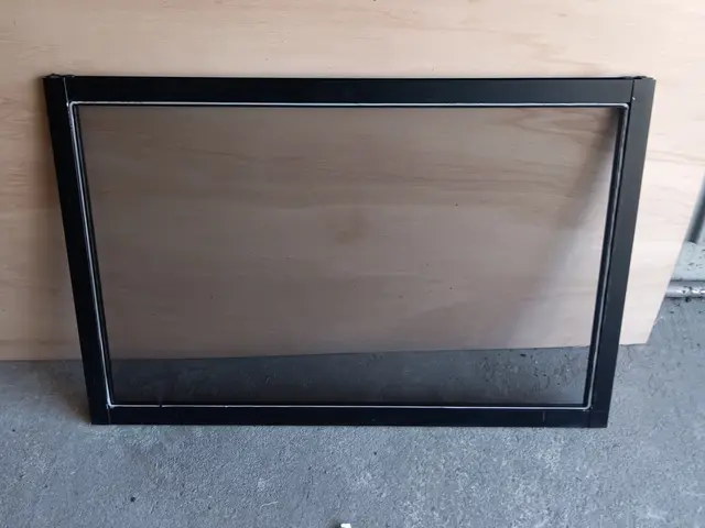 網戸張替えします☆丁寧かつ迅速な作業ゴム新品交換無料☆サービスの画像