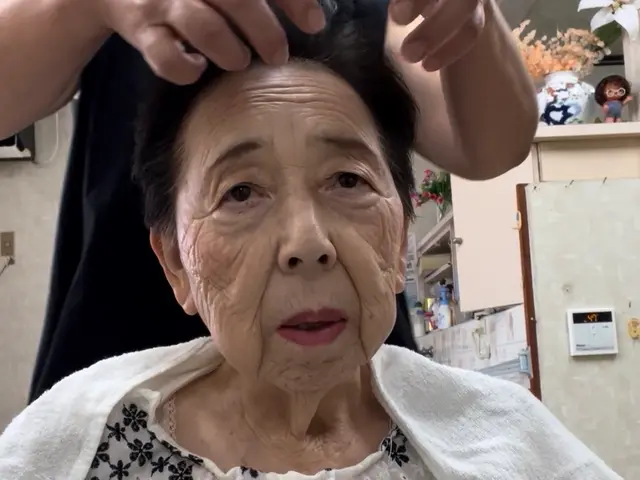 体を傷つけない。体にやさしい薬剤と楽な姿勢で安心の訪問美容サービスの画像