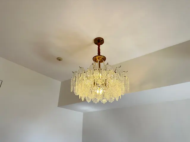 2027年で蛍光灯の製造が終了します。電気代が安くて明るいLEDに交換しましょうサービスの画像