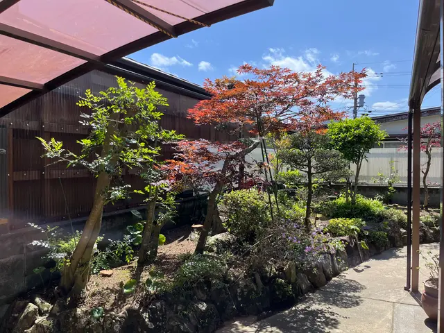 お庭のお手入れサービスです♪ 丁寧で優しいサービスを提供します！サービスの画像