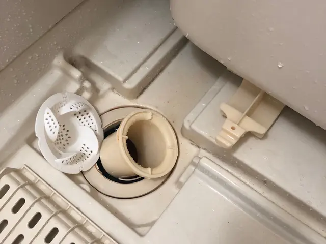 お風呂のお掃除お任せ下さい！鏡・窓もクリーニングに含みます！サービスの画像