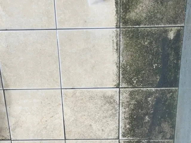 外構、駐車スペース高圧洗浄サービスの画像