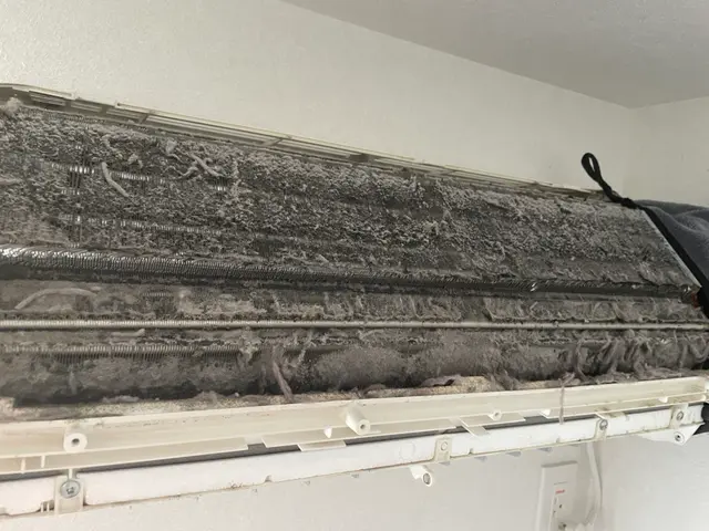 そろそろ冬ですね、お掃除の時期到来!お早めのご依頼お待ちしてます。サービスの画像