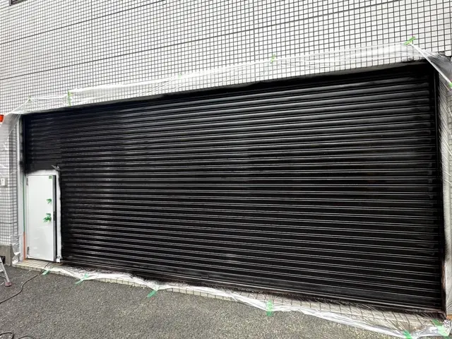 色褪せたシャッターも綺麗にします！サービスの画像