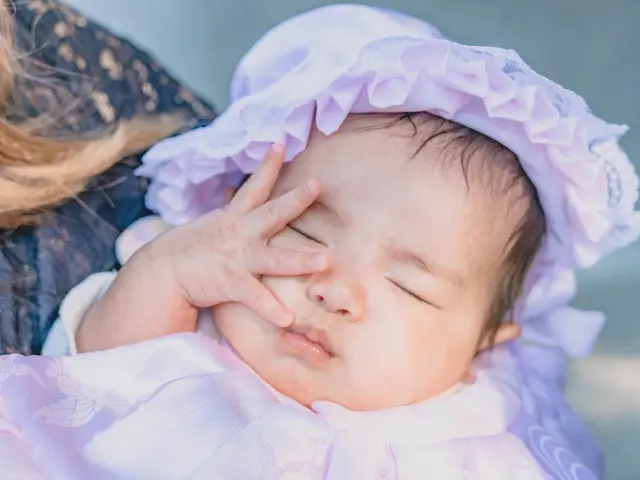 赤ちゃんに負担のないように気にかけながらお宮参り撮影します。