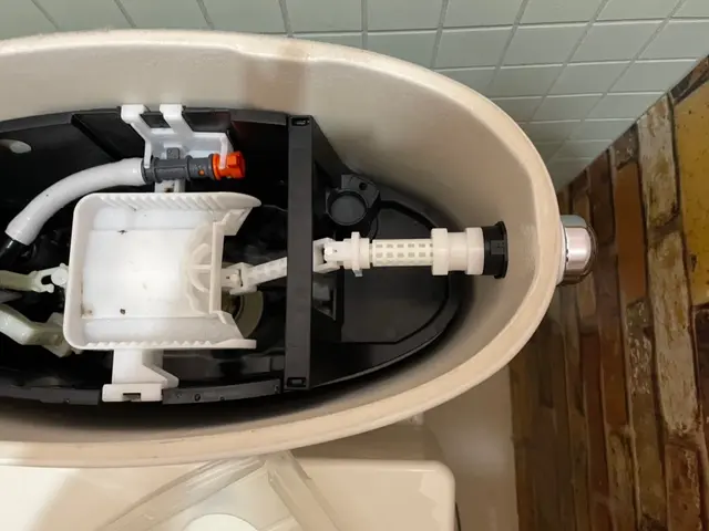 トイレの水量、水圧調整！トイレの修理はお任せください！サービスの画像