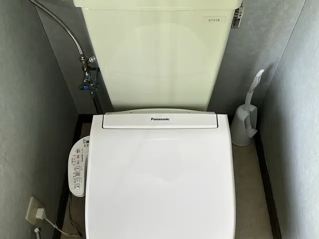 トイレタンク、ボールタップ、レバーハンドなど、タンク交換まで修理、交換承ります。サービスの画像