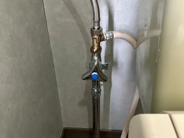 トイレタンク、ボールタップ、レバーハンドなど、タンク交換まで修理、交換承ります。サービスの画像