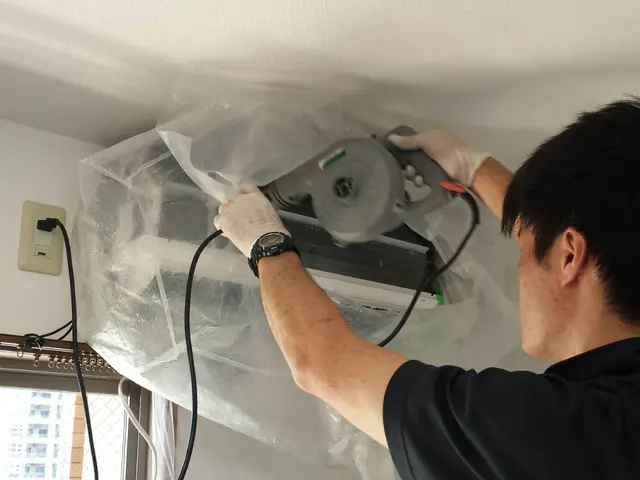 【エアコン洗浄】分解洗浄でエアコンをキレイにお掃除します！サービスの画像