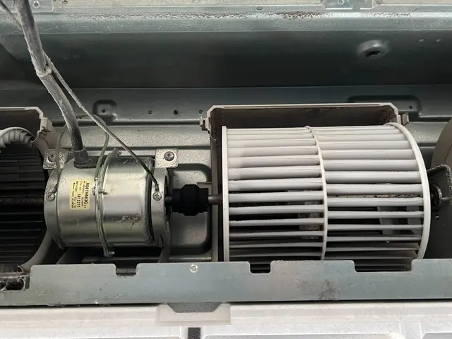 天井埋込エアコンクリーニングサービスの画像