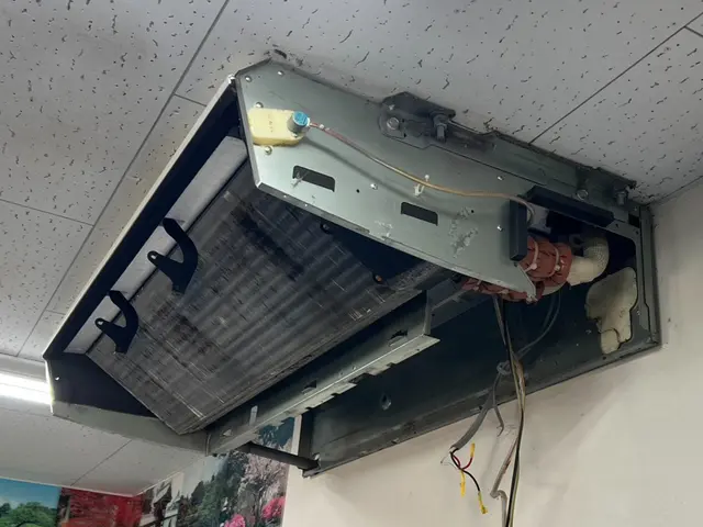天井埋込エアコンクリーニングサービスの画像
