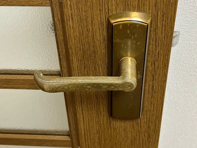 内部建具全般お任せ下さい。ドア、クローゼット、キッチン扉等の修理や交換致します。サービスの画像