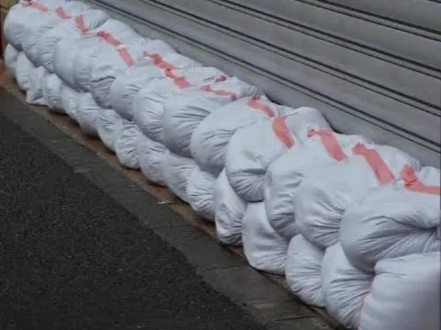 【三重県発】土嚢積み 大雨 台風 氾濫  等の浸水 水害対策に！サービスの画像