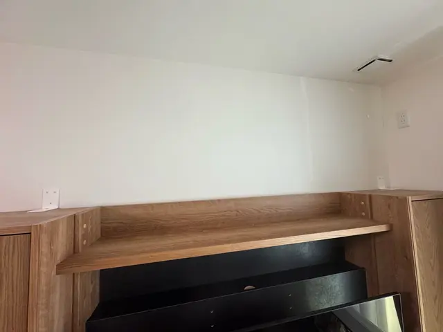 倒れてからでは遅いです！地震に備え家具転倒防止であなたの大切をお守りいたします。サービスの画像