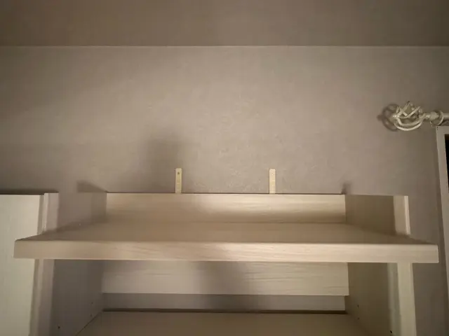 倒れてからでは遅いです！地震に備え家具転倒防止であなたの大切をお守りいたします。サービスの画像