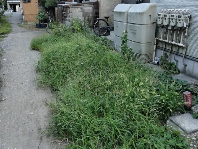 簡単明瞭！草むしりする手間が省けます！砂利敷き！サービスの画像