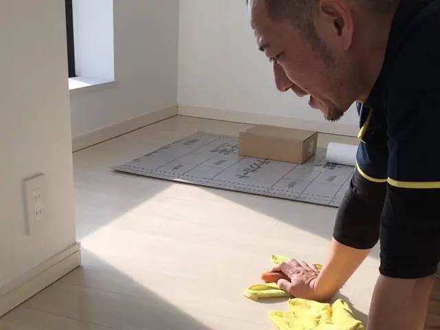 フロアクリーニング　床洗浄＋ワックス仕上げサービスの画像