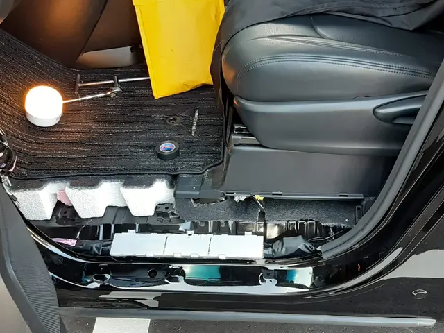 2級整備士が出張でドライブレコーダーの取付を致しますサービスの画像