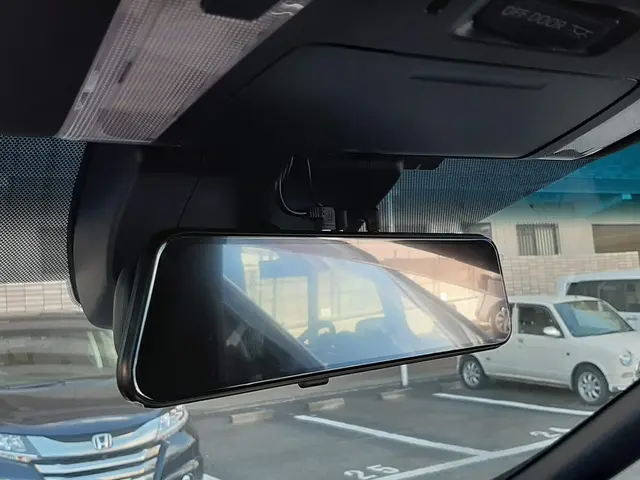 2級整備士が出張でドライブレコーダーの取付を致しますサービスの画像