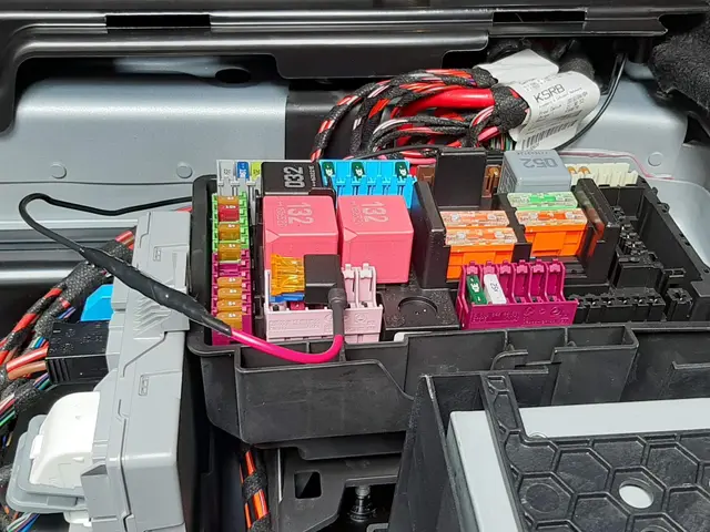 2級整備士が出張でドライブレコーダーの取付を致しますサービスの画像