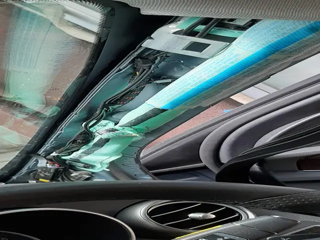 2級整備士が出張でドライブレコーダーの取付を致しますサービスの画像