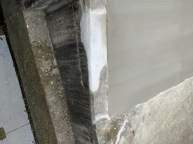 【気になる所をお気軽に！】コンクリートの割れ欠け、気になる所を簡単解決☆応急処置サービスの画像