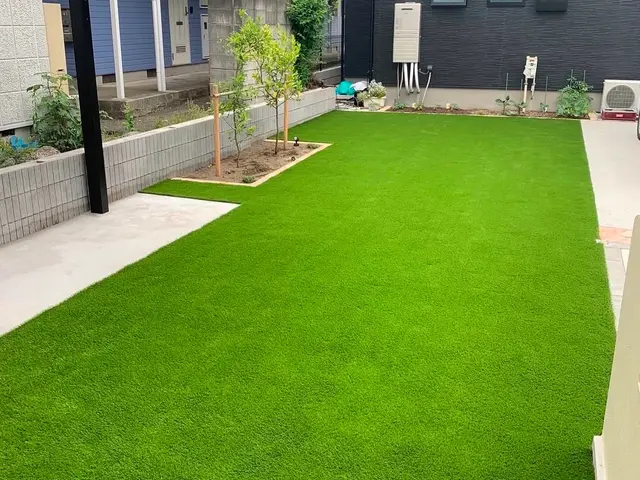 【人工芝専門施工の芝キング湘南】プロにお任せください！丁寧な作業！サービスの画像