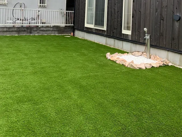 【人工芝専門施工の芝キング湘南】プロにお任せください！丁寧な作業！サービスの画像