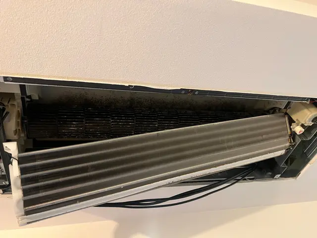 【お掃除機能無しダイキン1方向は¥16500】歯科医、美容室、保育園等ご依頼多数サービスの画像