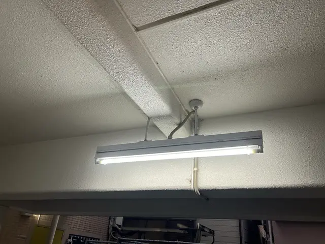【登録電気工事業認可店】蛍光灯からLED交換工事はお任せくださいサービスの画像