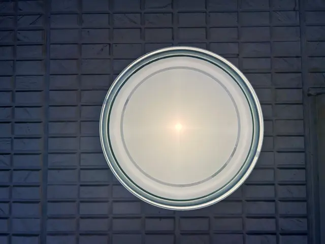 【登録電気工事業認可店】蛍光灯からLED交換工事はお任せくださいサービスの画像