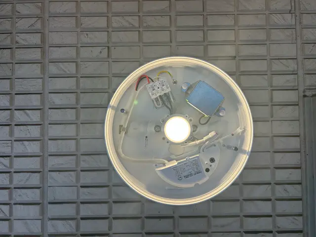 【登録電気工事業認可店】蛍光灯からLED交換工事はお任せくださいサービスの画像