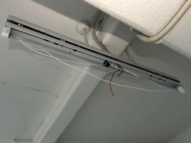 【登録電気工事業認可店】蛍光灯からLED交換工事はお任せくださいサービスの画像