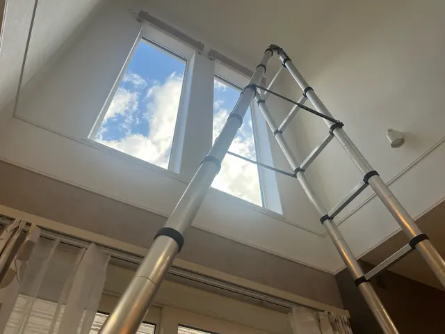 高所の電球交換&高所の照明器具設置!!丁寧かつスピーディーに!!サービスの画像