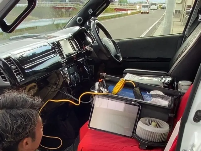 毎年年間700台以上施工実績！　クルマ好きが行うカーエアコンクリーニングです！サービスの画像