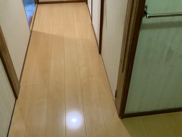 【フローリング張替えならハウスキーパーへお任せ下さい！】プロの技術で高品質施工！サービスの画像