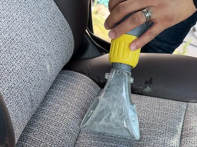 ご自宅・店舗の椅子や机のクリーニングはお任せください！ 他ポータルサイト星4.9サービスの画像