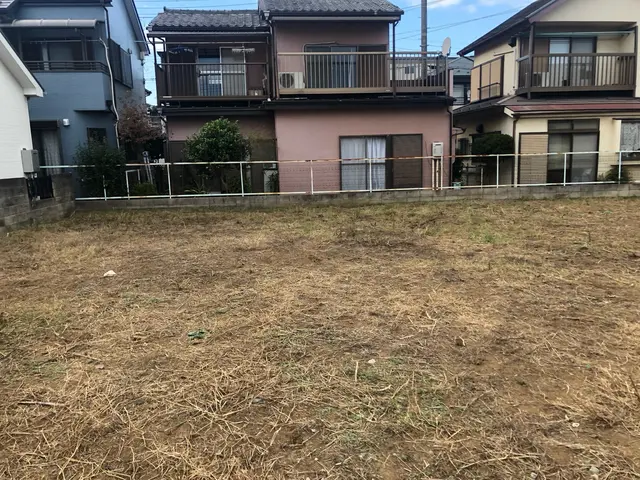 ちょっとした木の伐採に柔軟に対応します！！手のこぎり対応で、騒音のご心配は不用。サービスの画像