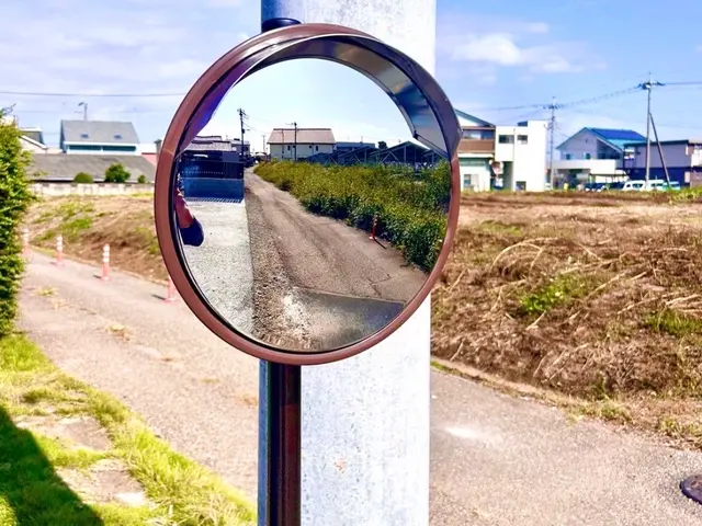 ガレージミラー取り付け・交換いたします。サービスの画像