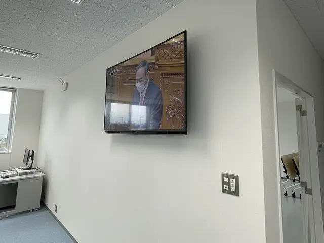 【TV壁掛け工事】２名体制で熊本密着！すべて１社対応及び保険も加入で安心サービスの画像