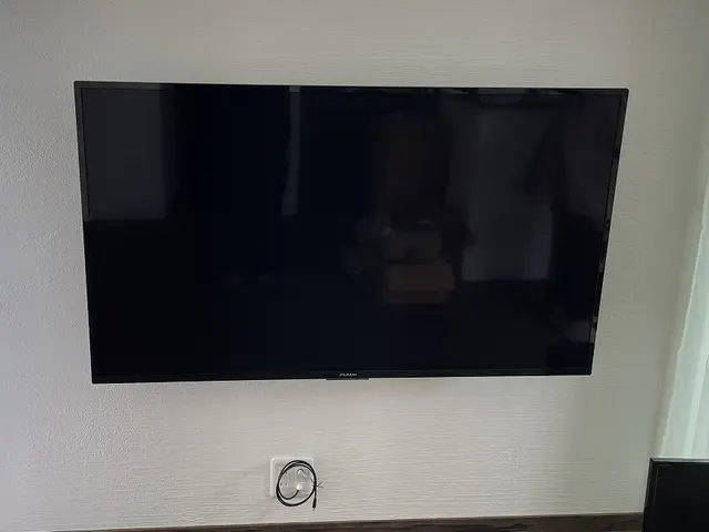 【TV壁掛け工事】２名体制で熊本密着！すべて１社対応及び保険も加入で安心サービスの画像